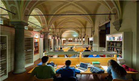 意大利比薩圣安娜高等學校（Scuola Superiore di Studi Universitari e Perfezionamento Sant'Anna）長青藤海外